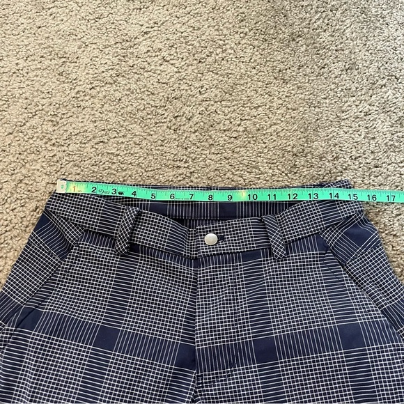 Lululemon blue plaid men’s shorts fit like a size 30 - Picture 3 of 6
